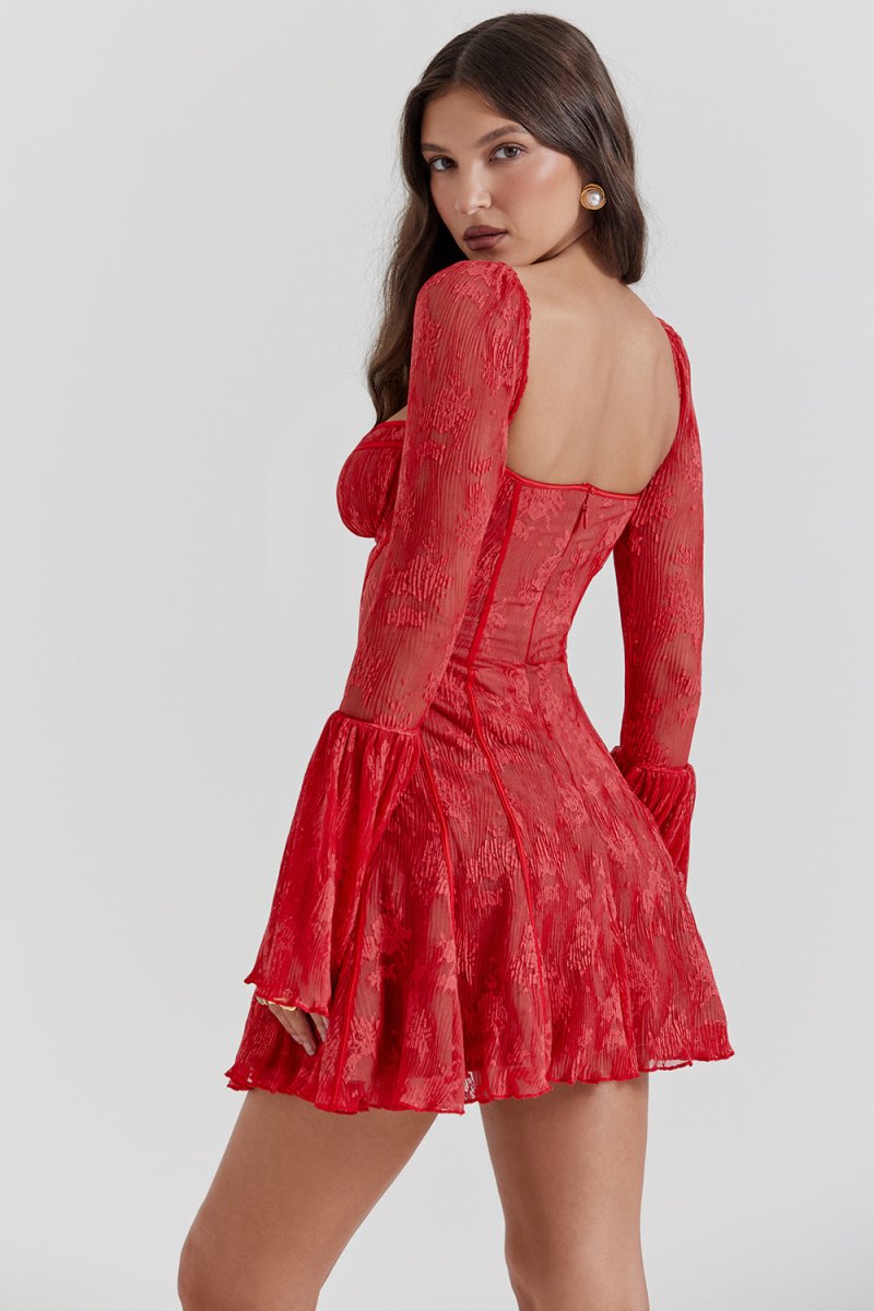 Elegant and flowing dress for a refined style