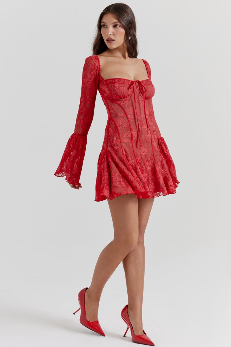 Elegant and flowing dress for a refined style